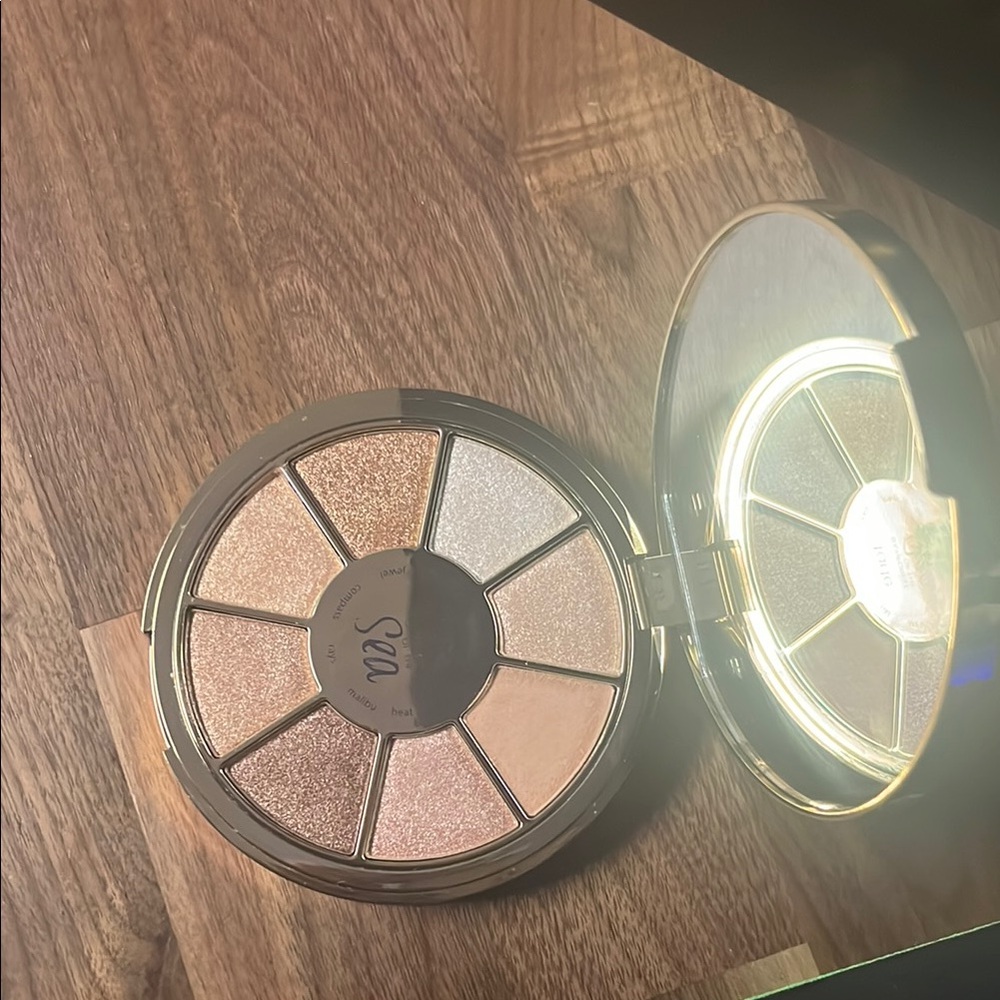Tarte discontinued palette - Picture 2 of 3